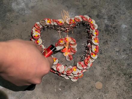 原来彩菊是这样玩的!#请你们看烟花 #彩菊烟花 #马上有喜 #烟花