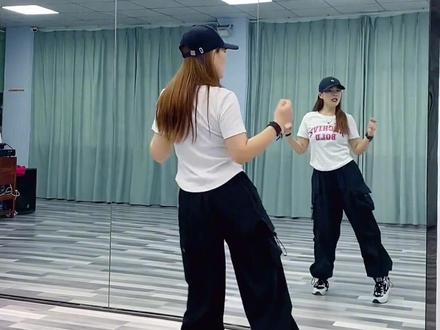 #一生爱你千百回 背面慢动作教程 编舞演绎:@曳影-富丽(服饰搭配) 这支舞太好看了,一起嗨起来。#最嗨广场舞