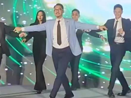 原班裁判天团再度开跳,原版真的是天花板一般的存在,无法超越 #裁判集体舞 #裁判舞蹈 #许文飙 #拉丁舞 #体育舞蹈