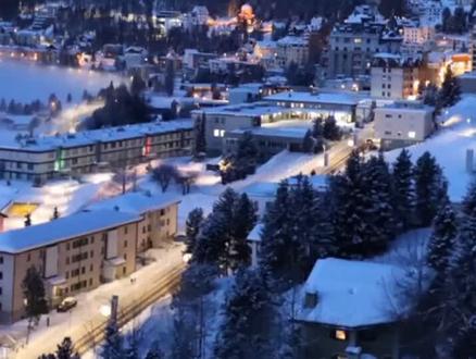 瑞士“冰川列车”名场面来了,文末有攻略噢,冬天搭乘一辆雪国列车,行走在仙境一般的雪景中#雪 #瑞士 #云旅游