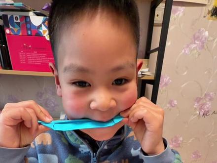 小朋友要求分享一个折纸船的方法
#折纸 #折纸教程 #纸船 #手工制作