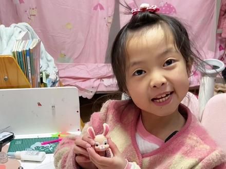 用不要的纸杯和超轻粘土做个简单的笔筒吧#亲子 #粘土手工 #简单粘土手工 #废物利用#四孩妈妈的日常