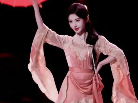 鞠婧祎新舞“珠满摇”火出圈 #明星亲签 #演唱会是一个巨大的乌托邦 #综艺考古名场面 #我担秒了全世界 #明星资讯