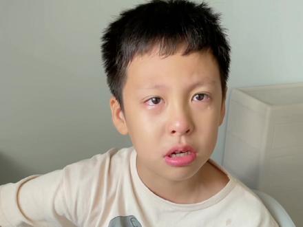 可爱的大象因为偷猎者的猖獗偷盗,已经大大减少。象牙只属于大象,我们应该为能和大象生存在同一个时空感到骄傲,而不是让它们流着眼泪慢慢消失。#世界大象日 #保护大象