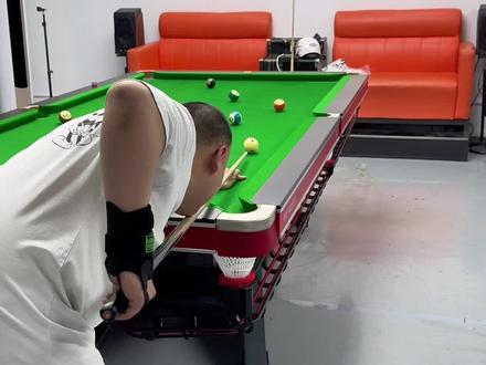 要想发力打的透 先玩把手腕放松下来#台球 #台球教学