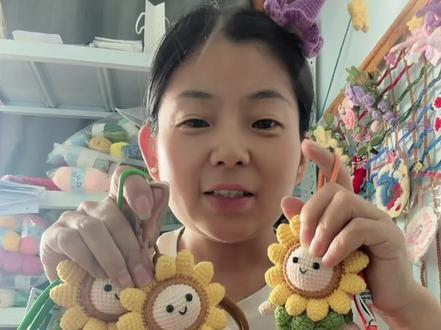 3个向日葵娃娃 好可爱的向日葵娃娃,赶紧艾特你的闺女给你做一个吧。#手作向日葵教程 #向日葵娃娃 #我的手工作品 #手工礼物 #毛线钩织