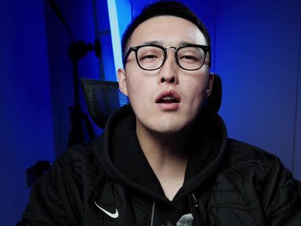 《知识科技大活 | 荣耀500 Pro 我不推荐》 电池大
除了大
还有什么值得说?#抖音知识年终大赏 #抖音热点记忆2025 #用影视飓风运镜打开各行各业 #热爱加1计划 #在拍一种很新的年终回顾@DOU+小助手