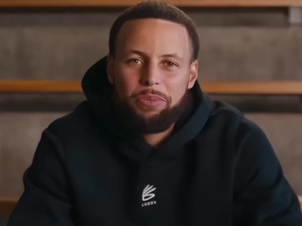 库里“乱穿鞋时代”新篇章,小学生对欧文3是真爱啊 未来会有机会合作吗#库里真爱安踏欧文3 #dou来nba