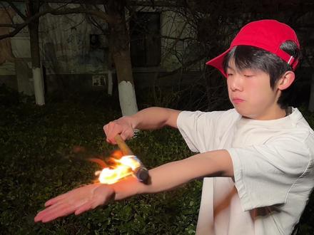 “传承到我们这一代了!” #非遗传承 #浴火 #台上一分钟台下十年功 #专业动作请在指导下进行 #小龙变脸 #马年非遗祈福百景图 #抖音非遗联欢会