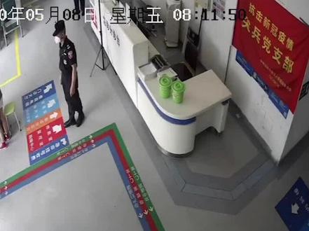 正确佩戴安全头盔能够将交通事故死亡风险降低60%~70%。