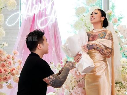 我最爱的柏拉图情侣终于修成正果啦!#爱情 #网红 #求婚 #幸福 #郑朗晨和朱莉小姐