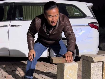 只仅娱乐,闲置时的场景#动作这一块拿捏死死的 #危险动作请勿模仿 #铁砂掌@@粤U农民