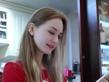 #伯妮 有证驾驶也不敢坐妈妈的车,害怕妈妈把我们送走了,溜了溜了#妈妈 #混血儿 #歪果仁 #段子