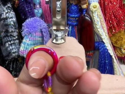 可爱的毛毛虫小精灵教程它来喽#手工diy #编绳教程 #手机挂件diy #零基础编绳教程 #创意手编