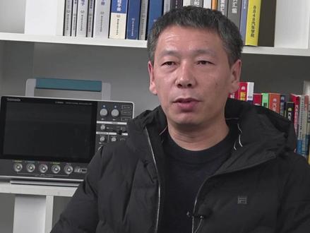 大众奧迪#EA837 发动机间歇性出现组合仪表红色机油灯报警故,发动机控制单元存储故障代码P164D,用于机油压力减小的机油压力开关故障。
出现这个故障如何维修,并不是所有老铁都清楚,今天和大家分享一下。#抖音汽车 #汽车维修 #机油灯亮 #干货分享