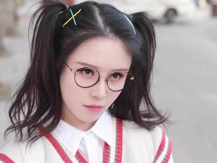 158的身高怎么了!!连发传单非要穿高跟鞋?#百亿剧好看计划