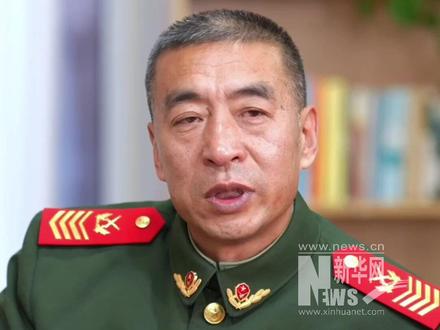 #从军30年一级警士长光荣退休 他说:“现在要走了,我的心还在部队!‘兵王’只是一个称呼,就是工作经验和技能可能比别人成熟一些,好好学、好好研、好好干,你也能成为‘兵王’!”