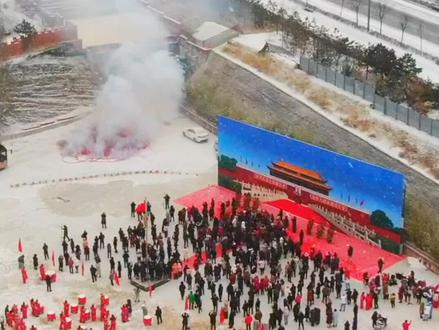 画家吴承言说:把人民心中的一个美好风景画在墙上#吴承言 #桃林沟 #山西阳泉 #航拍摄影