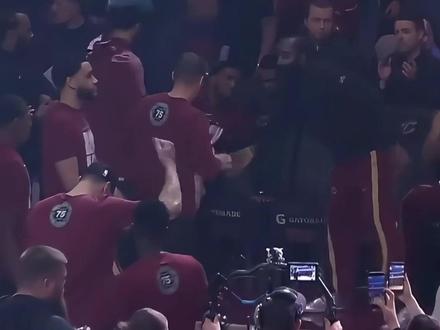 莫布利全明星后回归,他会与哈登适配吗? 莫布利和哈登适配吗?完整体骑士有望冲击东决吗,最年轻DPOY搭档哈登会产生怎样的火花,别低估这支不被看好的骑士队,哈登终于不再那么累了#埃文莫布利 #哈登 #米切尔 #骑士队