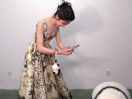 确认过镜头,是被纱依公主偏爱的 “团宠” 胡胡~#熊猫计划之部落奇遇记 #王影璐 #熊猫胡胡