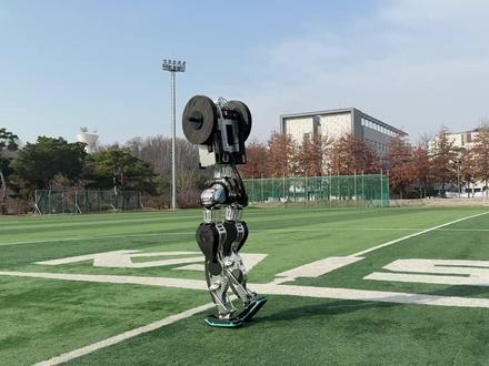 盘点一周AI大事(3月29日)|GPT6决战Claude 5 Anthropic内测下一代模型Claude Mythos 5.0,内部代号Capybara卡皮巴拉
OpenAI关停Sora App,全部算力投入下一代模型GPT 6,内部代号Spud马铃薯
Claude上线电脑操作Computer Use
Google升级最强语音对话模型Gemini 3.1 Flash Live
Google发布AI压缩算法TurboQuant
Figma史诗更新,设计和代码终于能双向同步
Luma发布最强开源图像模型Uni-1
研究员发布最强开源视频生成模型DaVinci Magihuman
Mistral发布最强开源语音合成模型Voxtral TTS
Cohere发布最强开源语音识别模型Cohere Transcribe
#前沿科技趋势发布月 #AI新星计划 #AI #OpenAI #大模型