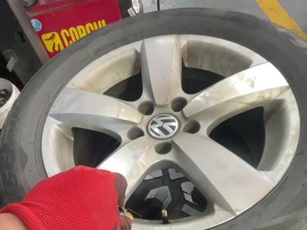 #现场实拍 #第一视角 轮胎上的气门嘴老化需要换你知道吗