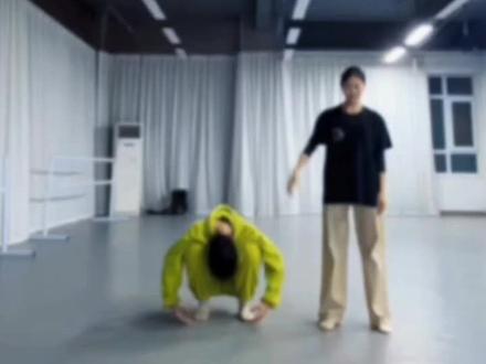 只有我觉得很神圣吗#舞蹈随拍 #怪奇物语