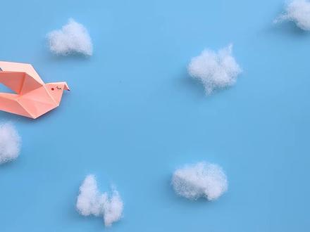 教你用纸折一只翱翔天空的小鸟,做法非常简单,儿童益智手工DIY