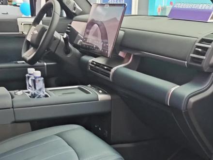 钛7副驾为啥被叫成女王副驾,其实就是因为副驾有一个脚托,可以调成类似零重力座椅的姿态#钛7#方程豹钛7#钛7副驾脚托