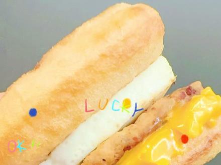 麦当劳是预制蛋?跟我快来看一看。
新款枫糖厚猪柳蛋,到底是啥蛋?#堡你咸甜开运 #新年第一个祝福是麦麦给的 #枫糖厚松饼堡 #麦麦星火#麦当劳