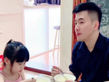 大侄女的鸡蛋跑哪了,大家有看到吗?反正我没看到😂