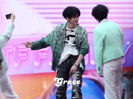 装逼装逼我装逼#张峻豪 #tf家族新音