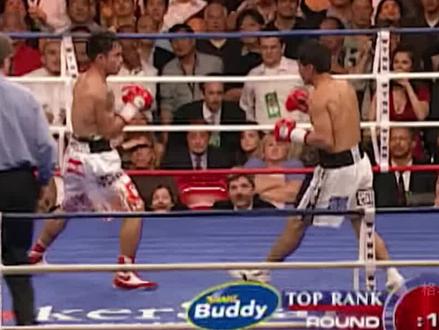 莫拉莱斯誓要复仇帕奎奥,结果惨被帕奎奥3回合击倒3次。 #帕奎奥 #莫拉莱斯 #拳击比赛 #拳击 #搏击