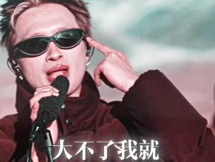 “从小镇男孩到说唱歌手 我把我的所有都给了HIPHOP 现在HIPHOP给了我所有 咸丰这是我的城 是我的底气也是我的根 恭喜艾志恒Asen荣获融合嘻哈颁奖典礼2025最受欢迎男歌手和年度专辑奖《在雨后醒来》!”#艾志恒Asen #在雨后醒来 #DIGIGHETTO #恩施 #Topbarry