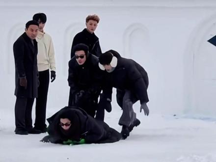 宇宙爆闪团来哈尔滨录制啦!#哈尔滨 #冰雪大世界 #宇宙闪烁请注意 #王鹤棣 #刘耀文