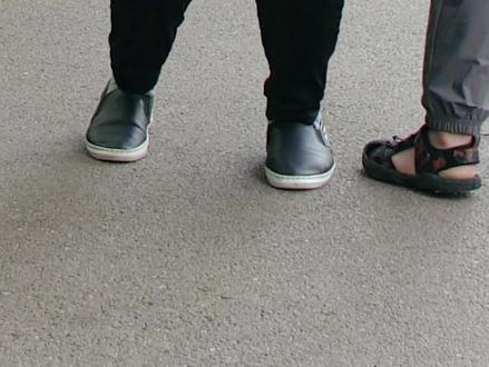 名侦探小沐:摔碎一支药就想要骗走小男孩?小沐可不答应!