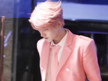 原来这么多点赞出圈的名场面都是周柯宇,好好好人火了真好,从全世界女生点赞收藏中路过的男人此刻清晰了!#周柯宇#周柯宇名场面#出圈#舞台#狙击蝴蝶