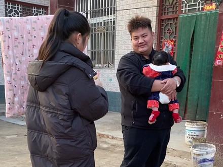 公婆不在家,相差14岁兄妹又因为吃啥起争执,天天也不知道累不累