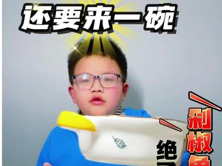 干活vlog|体验下班男人做饭日常 儿子要吃爸爸钓的鱼 爸爸钓了一条鲢鳙做一鱼两吃 剁椒鱼头鲜嫩多汁 红烧鱼块非常入味 家里米饭告急!#生活vlog#家常菜#剁椒鱼头 #钓鱼