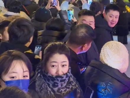 宋晓峰来虎林了宣传MV我的东北老家 火遍黑龙江#人山人海太热闹了现场实拍 #宋晓峰#我的东北老家 #观众视角 @DOU+小助手