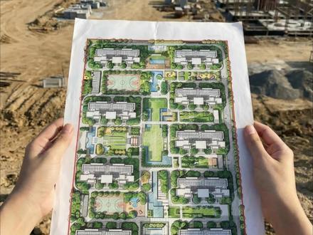 可复用可传播的AI生成工作流真的太方便了 我把建筑施工动画搭建成了一个可复用的工作流。包含完整的生图逻辑+测试好的提示词+合适的模型选择。你只需要提供鸟瞰图、单体图就能直接复刻出整个动画。搭建可复用的节点工作流真的很方便。我个人认为工作流模板的方式比提示词文档更加高效,而且这里集合了设计师必用的生图模型、视频模型等,还有各种高效出图的小工具,(多机位九宫格、剧情推演四宫格、角色三视图等等)对于想自由发挥灵活创作的小伙伴也非常友好。#建筑动画 #AI视频 #AI建筑 #建筑师 #AI工具