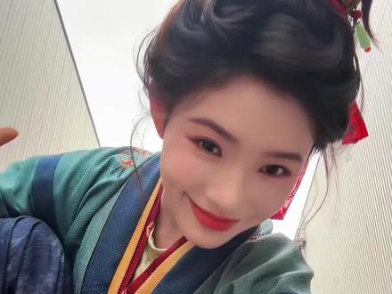 人老了干啥都心酸 连跳爱情鸟都扛不住 #爱情鸟 #林允 #林依轮