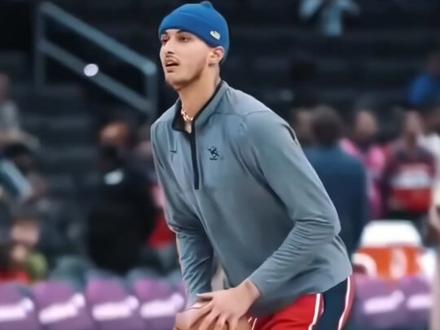 真正的湖人不需要招募,你觉得哪一位最适合?#nba吐槽大会 #湖人 #库兹马 #德罗赞 #乌布雷