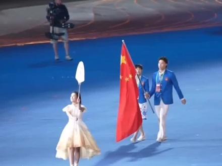#2023杭州亚运会 #被这届亚运的氛围燃到了 #开幕式#中国代表团入场 @抖音小助手