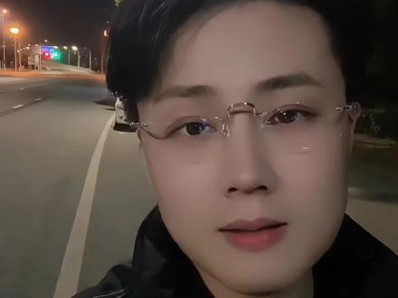 今天就是2025年的最后一天了,希望我爱的人和爱我的人,忘记2025年的所有烦恼,迎接2026年的所有美好;希望你平平安安,永远幸福快乐;希望四季循环,我们一年又一年,永远陪在彼此的身边;祝我们2026年,马到成功,越来越好。#情感治愈 #跨年倒计时 #再见2025你好2026 #跨年文案 #夏宇乔木 @DOU+小助手