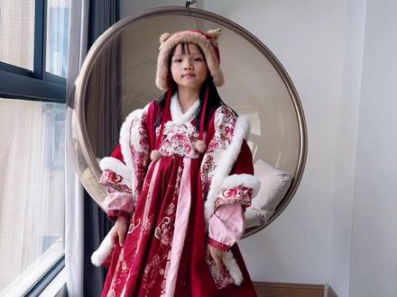 给女儿买了两件跨年衣服哪套更合适呢?#穿搭#颐颐儿童汉服#MINIBABY童装#云之依裳#满一芳汉服