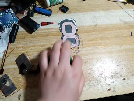 无线充电发射板坏了,换一个心脏,外壳不合适,那改装下能用就行 #拆解 #电子爱好者 #电子电工 #手工皮艺 #无线充电 #diy #电子技术 #无线电 #手机电池 #无线充电底座