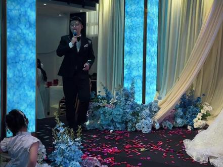 手捧花送给弟弟 主持人可以怎么说呢#徐州婚礼主持人浩然 #婚礼主持 @DOU+小助手 @抖音小助手