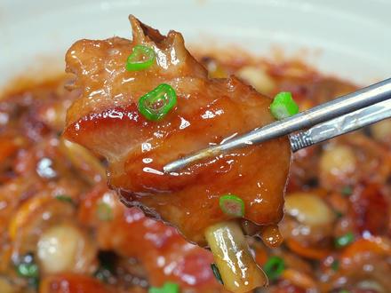 鸡腿新做法,外焦里嫩的鸡腿、搭配鲜嫩Q弹的扇贝肉,吃上一口真是营养丰富又美味,老人小孩都爱吃,既好吃又下饭#鸡煲 #海鲜鸡煲 #扇贝肉鸡腿煲 #妈呀太香了 #美食教程