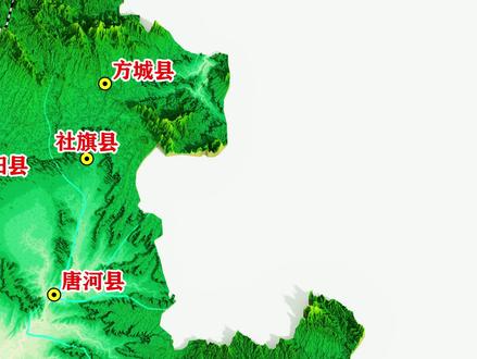 南阳市地形 南阳市地形最核心的特征是:**它是一个三面环山、向南开口、形似“碗”或“马蹄”的盆地**。这个盆地内部地势平坦,土壤肥沃,被称为“南阳盆地”。
### 🗺️ 1. 整体格局:“马蹄形”盆地
南阳处在我国第二级地貌台阶(山地高原)向第三级台阶(平原丘陵)过渡的边坡上。
* **三面环山**:北边是**伏牛山**,西边是**秦岭**余脉,东边是**桐柏山**,构成了天然的屏障。
* **向南开口**:南边连接江汉平原,整体地势由北、西、东三个方向向中南部倾斜。
* **“宛”的含义**:南阳古称“宛”,《说文解字》解释“宛”为“四方高中央下”,这形象地描绘了其盆地的地形特征。
### 📈 2. 阶梯分布:山地、丘陵与平原
南阳的地貌层次分明,呈阶梯状分布,三者各约占三分之一:
* **西北部山区 (约占36.5%)**:主要为伏牛山,是天然的生态屏障。最高点是**西峡县的犄角尖,海拔2212.5米**。
* **中南部平原 (约占33.5%)**:即盆地核心区,海拔多在**200米以下**,最低点在新野县沙堰,海拔仅**72.2米**。这里是南阳的主要农业区和人口聚居地。
* **过渡地带丘陵 (约占30%)**:分布在山区与平原之间,海拔在200-400米之间,地形起伏和缓。
### 💧 3. 水文特征:水网密布
南阳水资源丰富,人均水量居全省第一。
* 境内河流分属长江、淮河、黄河三大水系,其中**长江流域面积占绝大部分(87%)**。
* **白河、唐河**等主要河流自北向南,穿过平原腹地,不仅提供了灌溉之利,也是南水北调中线工程的源头所在地。#地理 #地理知识 #立体地图 #南阳 @DOU+上热门 @抖音小助手